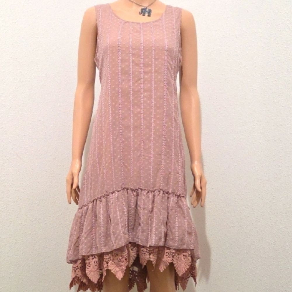 NWOT Mauve Sleeveless Lace Hem Dress